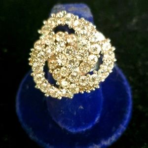 Women's fashion ring